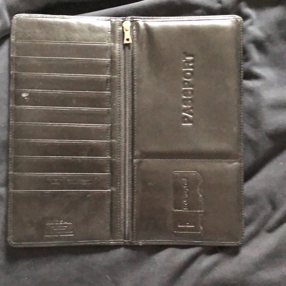Passport case - Picture 3 of 11